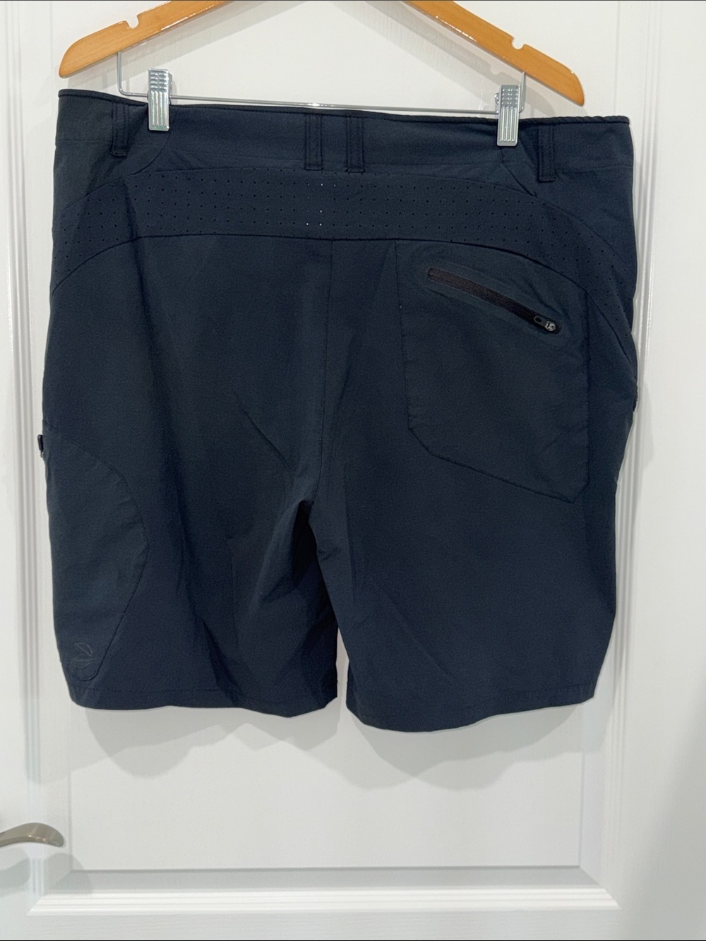 Gillz Men's Black Performance Shorts flat front size XLarge